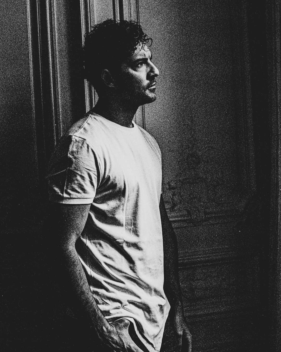 Retrato en blanco y negro de David Bisbal